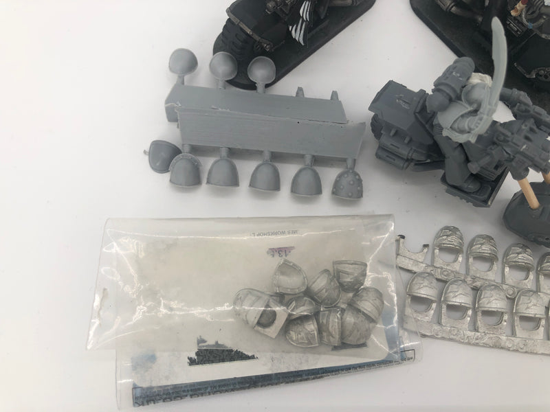 Space Marines White Scars Bikes x3 and Upgrade Sprue Shoulder Pads AI050-0927