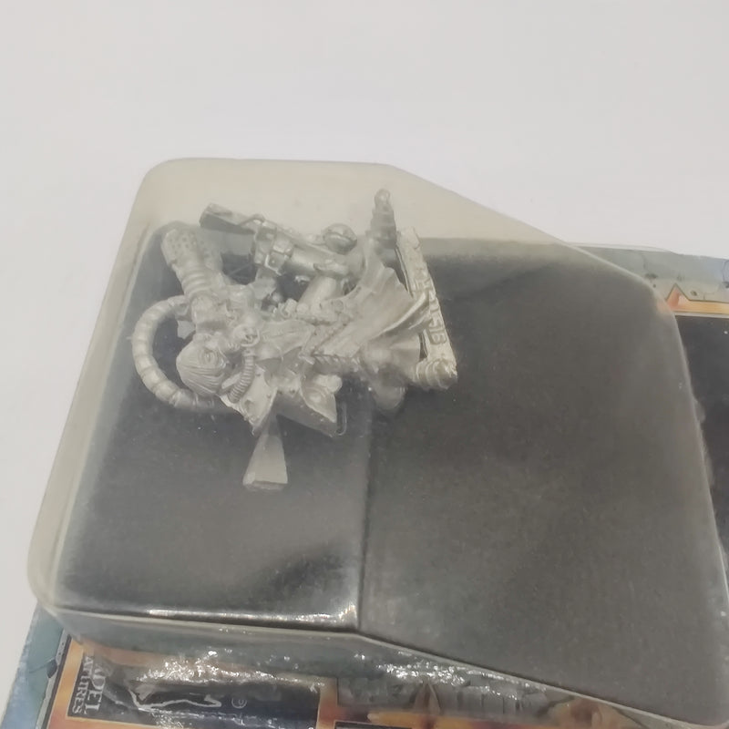 Warhammer 40k Adepta Sororitas Battle Sister with Heavy Flamer - Metal in Blister AD102