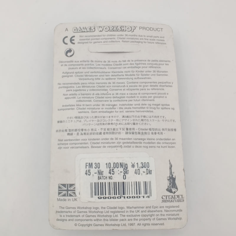 Warhammer 40k Adepta Sororitas Battle Sister with Flamer - Metal in Blister AT248