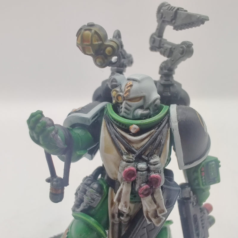 Warhammer 40k Salamanders Primaris Apothecary - Well Painted AT053