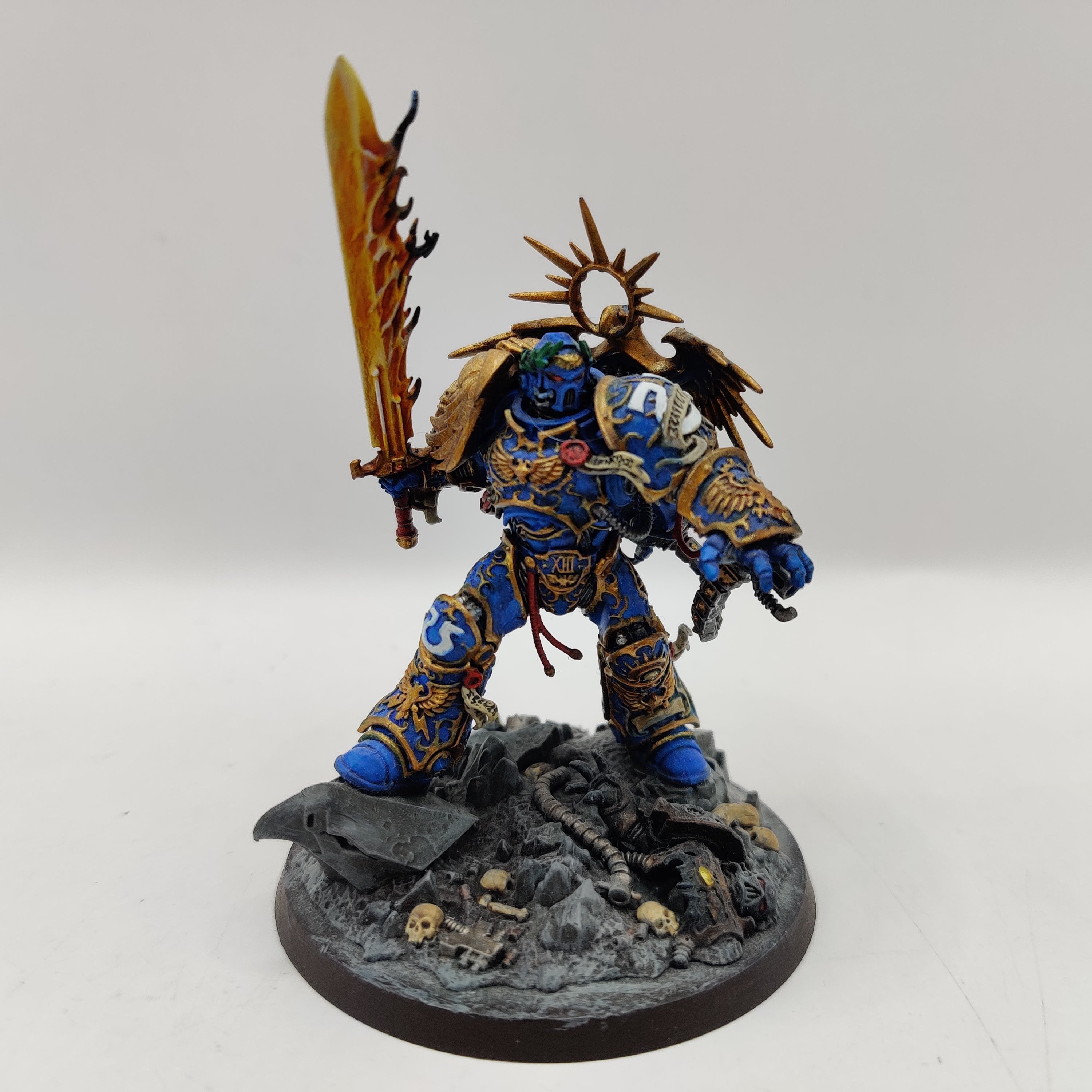 JOYTOY Warhammer 40k Ultramarines 1/18 Figurine d'action Ultramarines Primarch Roboute Guilliman Ver.2 18 cm de haut Modèle mobile Figurine de collection JOYTOY Warhammer 40k Ultramarines 1/18 Figurine d'action Ultramarines Primarch Roboute Guilliman Ver.2 18 cm de haut Modèle mobile Figurine de collection