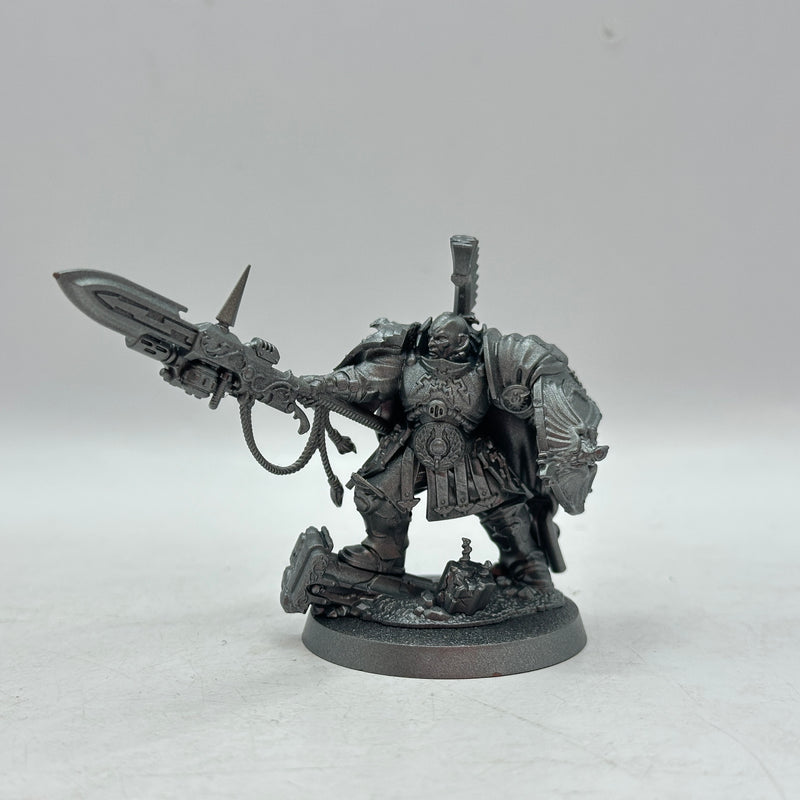 Warhammer 40k: Adeptus Custodes Shield Captain (AW004)