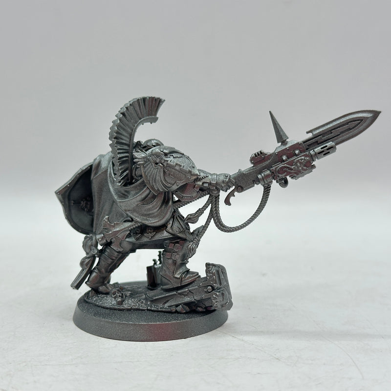 Warhammer 40k: Adeptus Custodes Shield Captain (AW004)