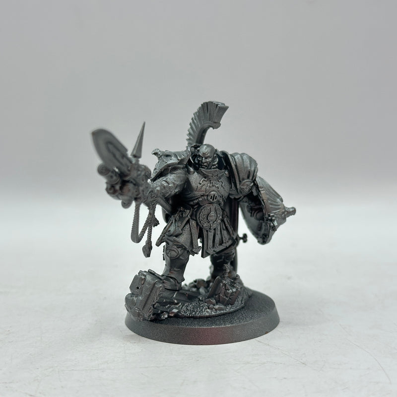 Warhammer 40k: Adeptus Custodes Shield Captain (AW004)