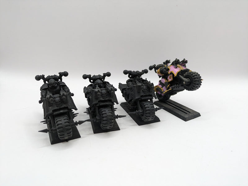 Warhammer 40k: Chaos Space Marines Bikes (AE079)