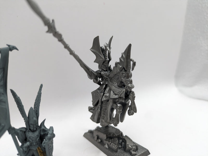 Warhammer Fantasy/Old World: High Elves Prince Mounted and on Foot Plastic (AD108)