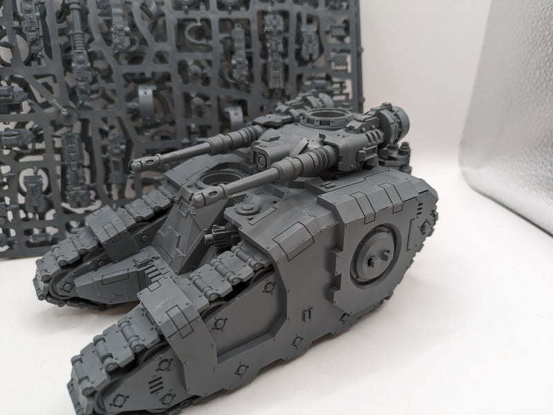 Warhammer 30/40k: Space Marine Sicaran Tank (AK001)