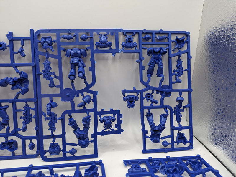 Warhammer 40k: Space Marine Intercessors on sprue (AR034)