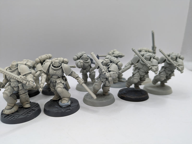 Warhammer 40K: Space Marines Assault Intercessors and Primaris Techmarine (AW127)