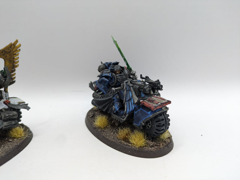 Warhammer 40k: Space Marine Dark Angels Captain and Librarian on Bike (AD100)