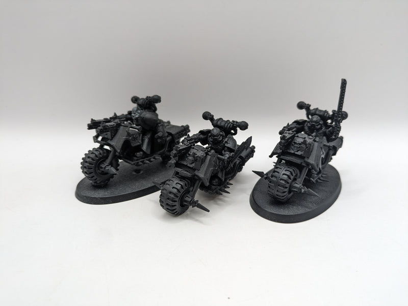 Warhammer 40k: Chaos Space Marines Bikes (AT232)