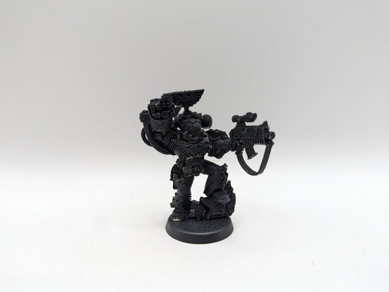 Warhammer 40k: Space Marine Metal Force Commander/Captain with Power Fist (AZ235)