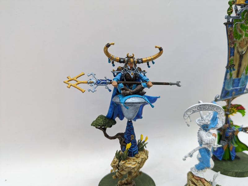 Age of Sigmar: Lumineth Realm-Lords Scinari Cathallar, Bannerblade and Stonemage (BC043)