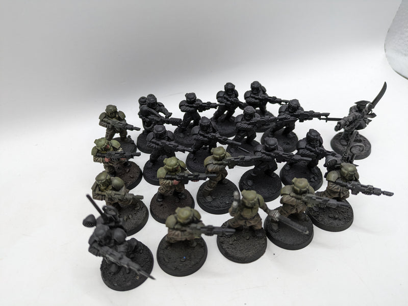 Warhammer 40k: Astra Militarum Cadian Shock Troops And Commissar (AJ079)