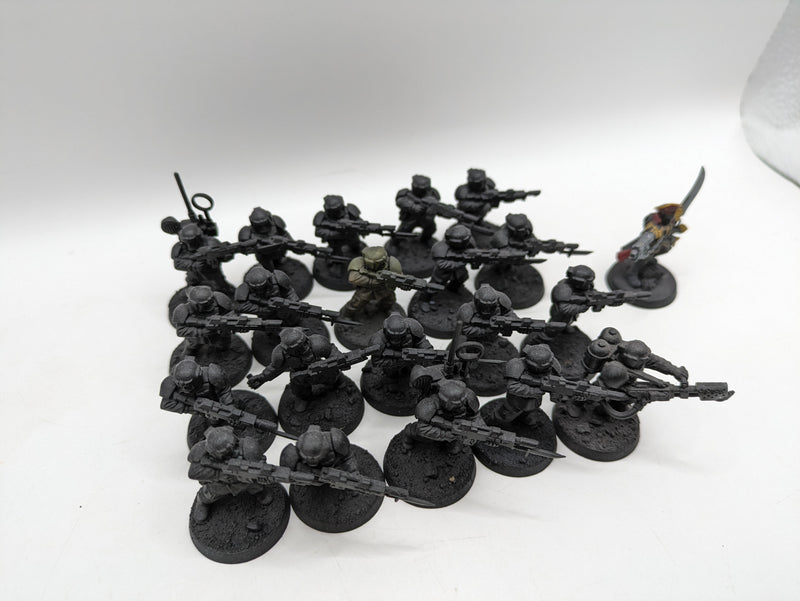 Warhammer 40k: Astra Militarum Cadian Shock Troops and Commissar (AZ240)