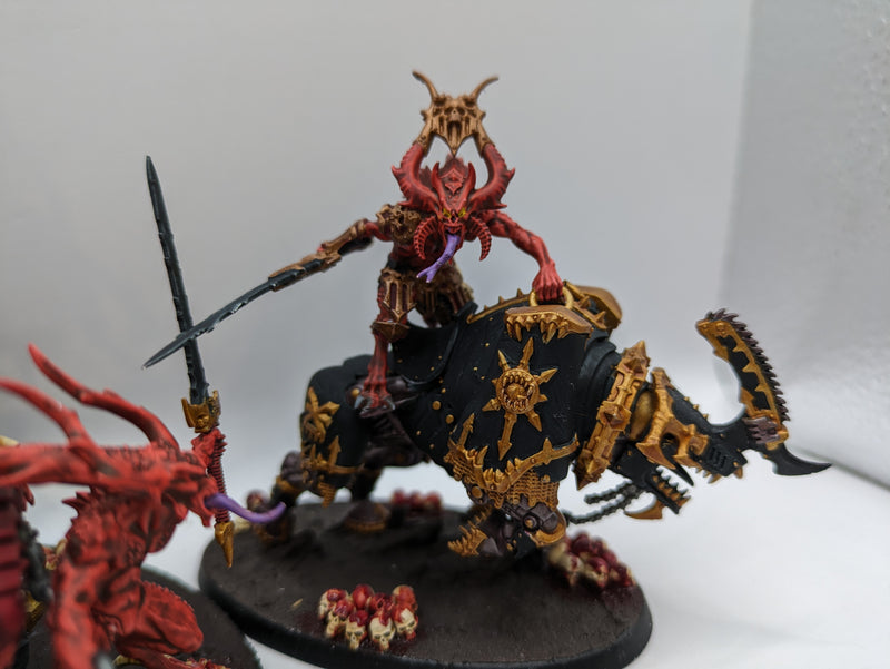 Warhammer 40k: Chaos Daemons Khorne Bloodcrushers and Herald on Blood Throne (AX044)