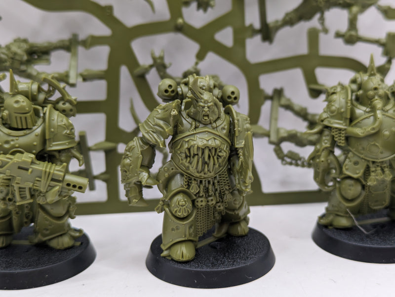 Warhammer 40k: Death Guard First Strike Plague Marines and Poxwalkers (AZ177)