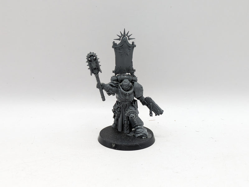 Warhammer 40k: Space Marine Indomitus Chaplain (AZ215)