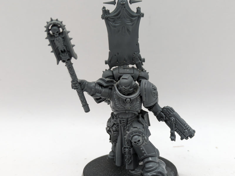 Warhammer 40k: Space Marine Indomitus Chaplain (AZ215)