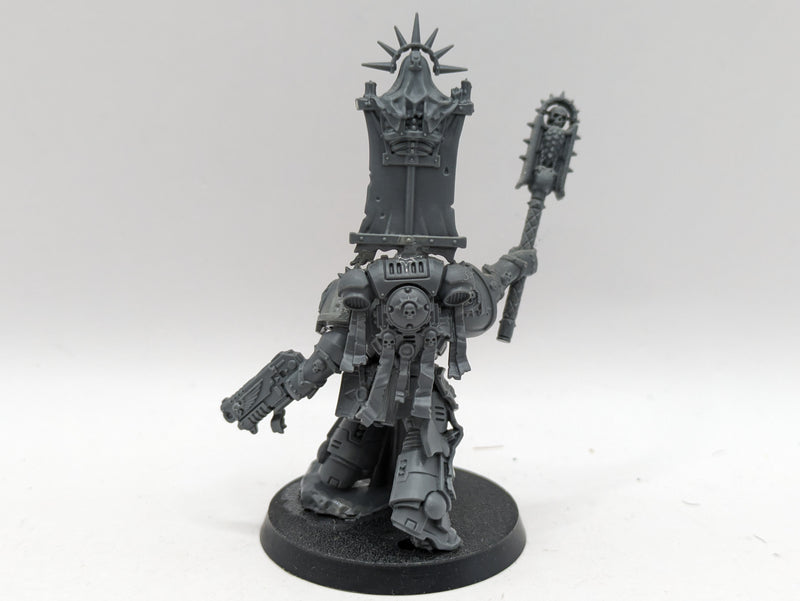 Warhammer 40k: Space Marine Indomitus Chaplain (AZ215)