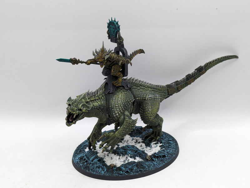 Warhammer Age of Sigmar: Seraphon Saurus Oldblood on Carnosaur (AU004)