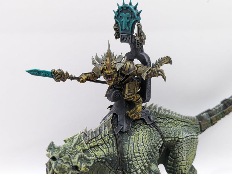 Warhammer Age of Sigmar: Seraphon Saurus Oldblood on Carnosaur (AU004)