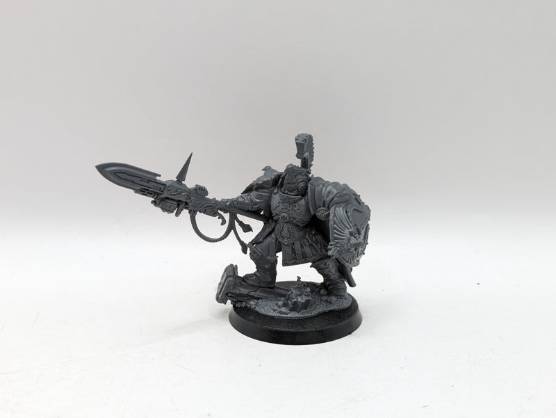 Warhammer 40k: Adeptus Custodes Shield Captain with Pyrithite Spear (AZ163)