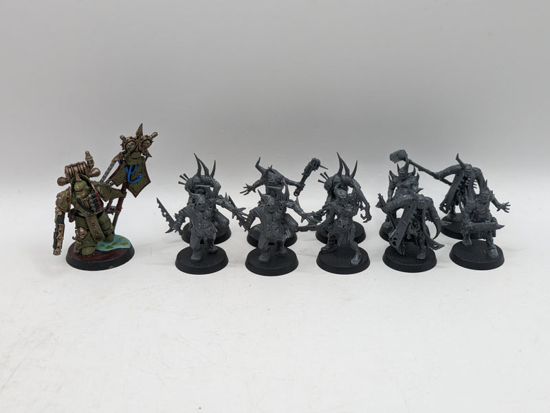 Warhammer 40k: Chaos Space Marine Death Guard Icon Bearer and Poxwalkers (BA100)