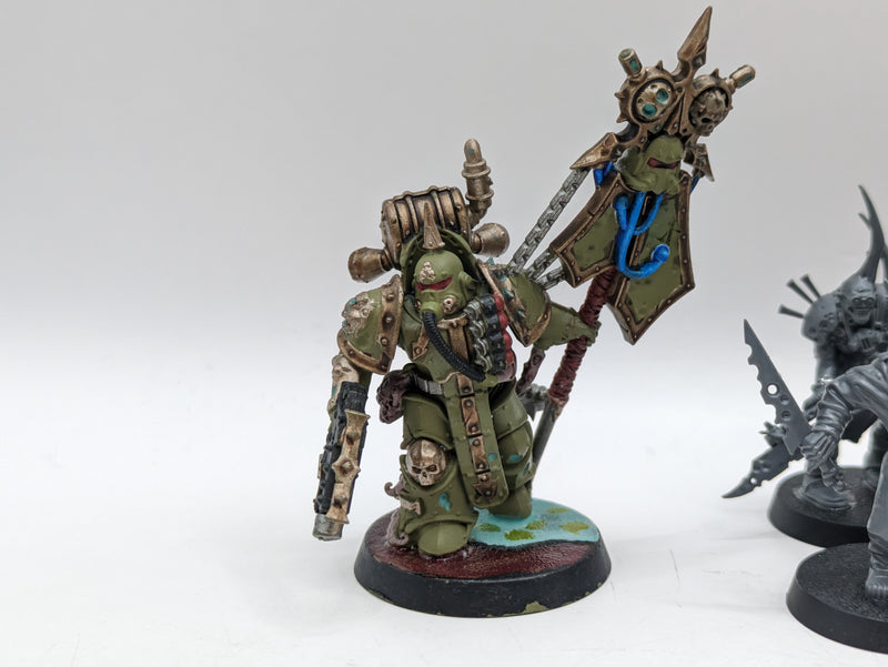 Warhammer 40k: Chaos Space Marine Death Guard Icon Bearer and Poxwalkers (BA100)