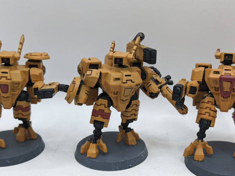 Warhammer 40k: T'au Empire Crisis Battlesuits (AJ047)