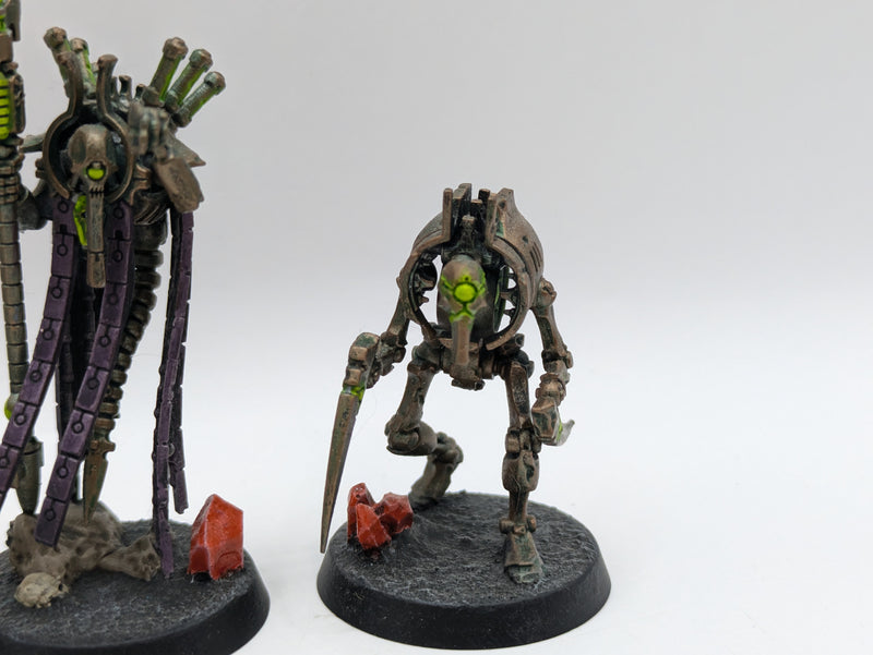 Warhammer 40k: Necron Plasmancer and Cryptothralls (AJ079)