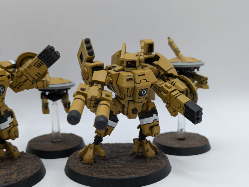 Warhammer 40k: T'au Empire Crisis Battlesuits (AZ099)