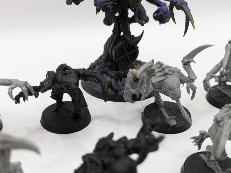 Warhammer 40k: Tyranid Genestealers and Broodlord/Patriarch (AT2118)