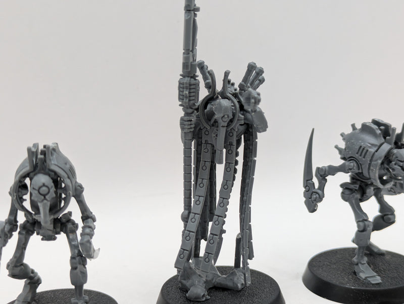 Warhammer 40k: Necron Plasmancer and Cryptothralls (AF073)