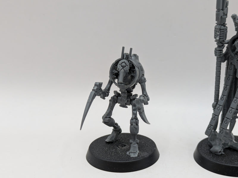 Warhammer 40k: Necron Plasmancer and Cryptothralls (AW113)