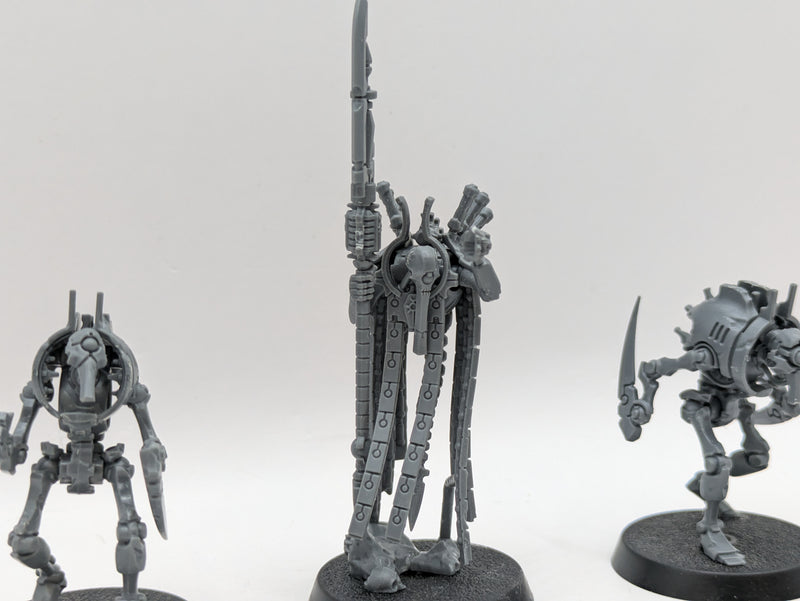 Warhammer 40k: Necron Plasmancer and Cryptothralls (AW113)