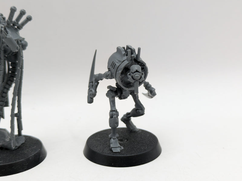 Warhammer 40k: Necron Plasmancer and Cryptothralls (AW113)