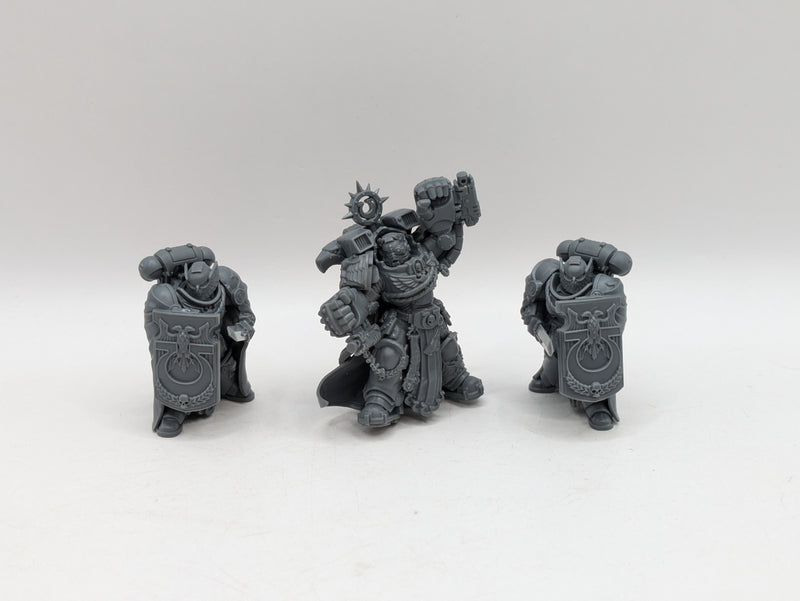 Warhammer 40k: Space Marines Ultramarines Marneus Calgar (AM010)