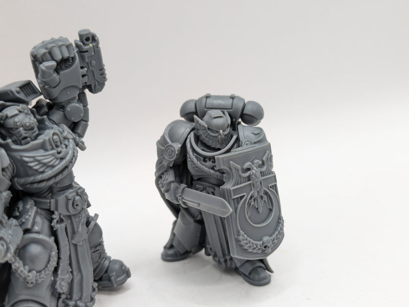 Warhammer 40k: Space Marines Ultramarines Marneus Calgar (AM010)