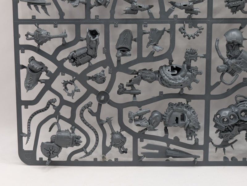 Warhammer 40k: Chaos Space Marines Obliterators and Venomcrawler (SPRUE0029)