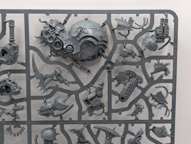 Warhammer 40k: Chaos Space Marines Obliterators and Venomcrawler (SPRUE0029)