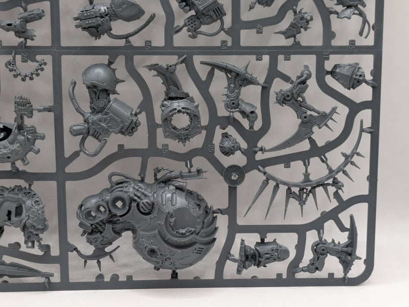 Warhammer 40k: Chaos Space Marines Obliterators and Venomcrawler (SPRUE0029)