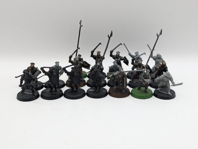 Middle Earth Strategy Battle Game: Isengard Uruk-hai Warriors (AD029)