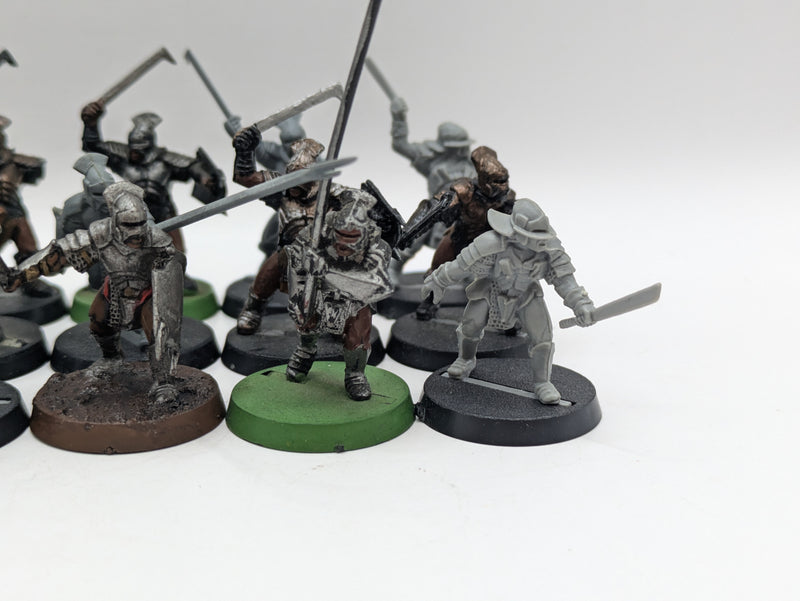 Middle Earth Strategy Battle Game: Isengard Uruk-hai Warriors (AD029)