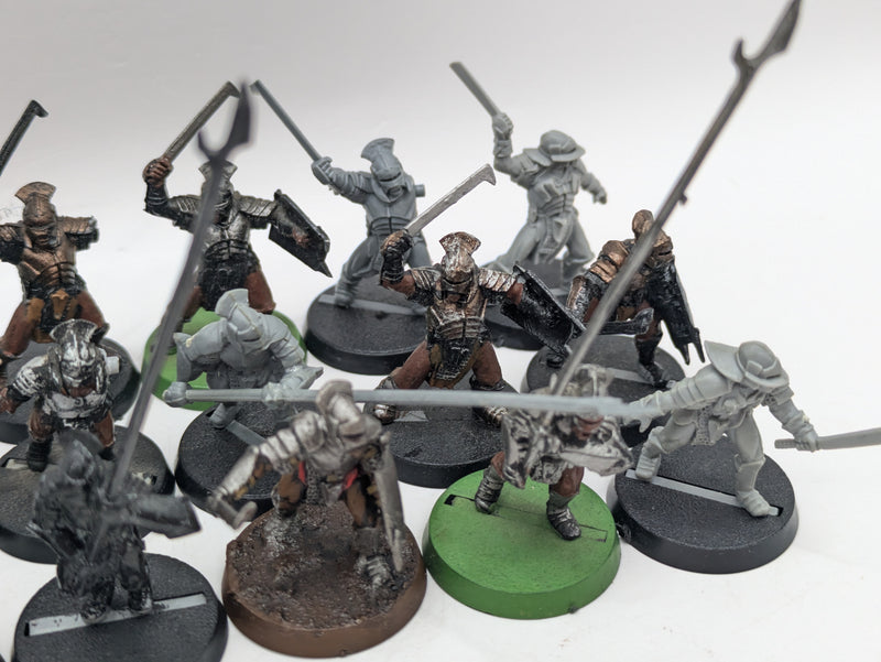 Middle Earth Strategy Battle Game: Isengard Uruk-hai Warriors (AD029)