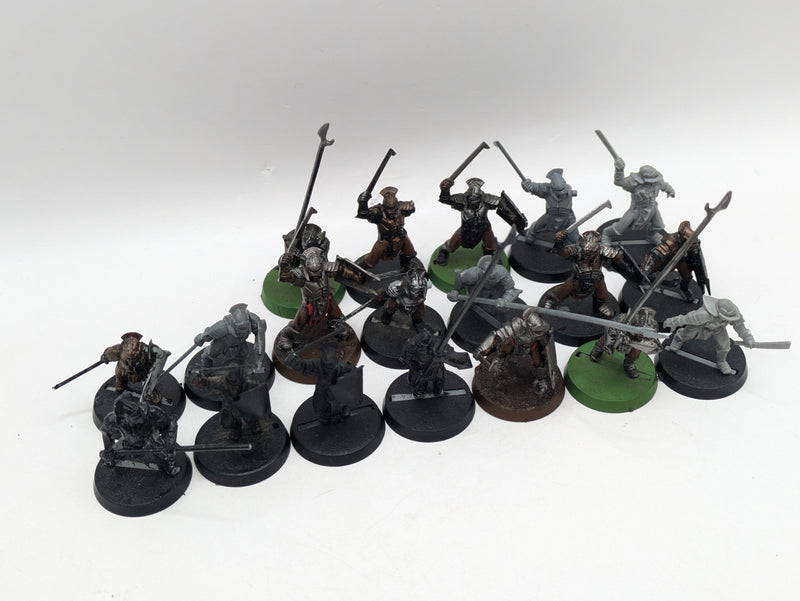 Middle Earth Strategy Battle Game: Isengard Uruk-hai Warriors (AD029)