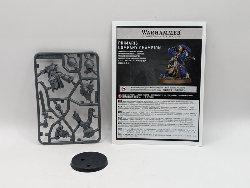 Warhammer 40k: Space Marine Commemorative Series Primaris Company Champion (AZ125)