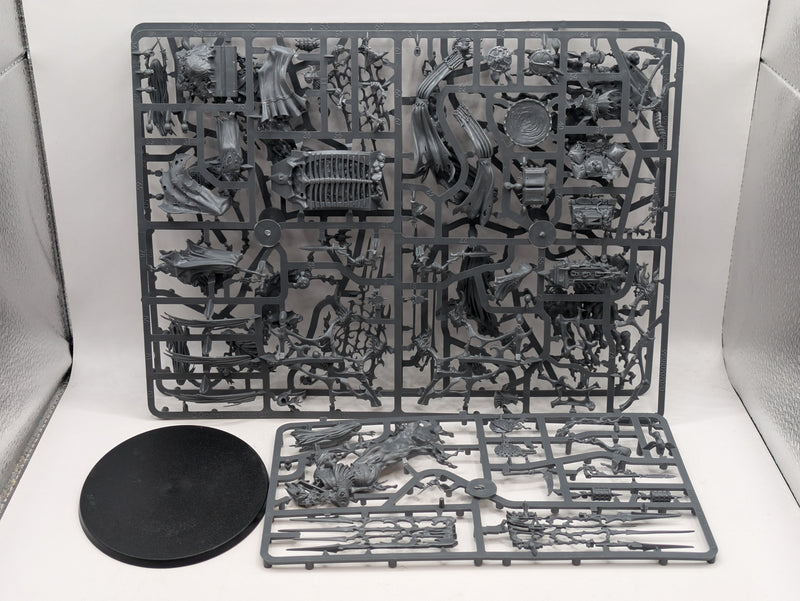 Warhammer Age of Sigmar/Old World: Soulblight Gravelords Mortis Engine/Coven Throne (SPRUE0050)