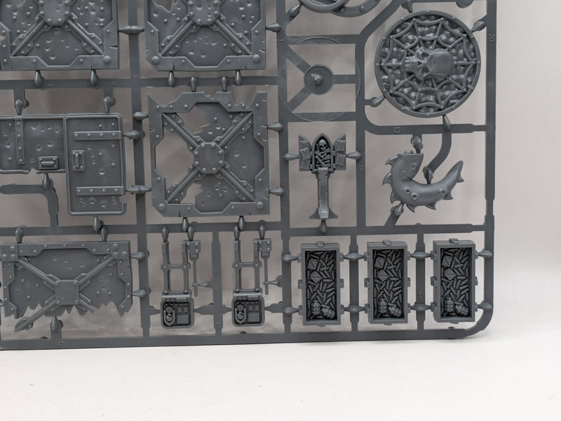 Warhammer 40k Necromunda: Hive War Zone Mortalis Barricades, Crates and Objective Markers (SPRUE0198)