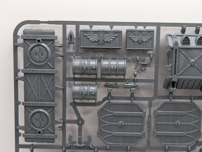 Warhammer 40k:  Munitorum Armoured Containers (SPRUE0189)